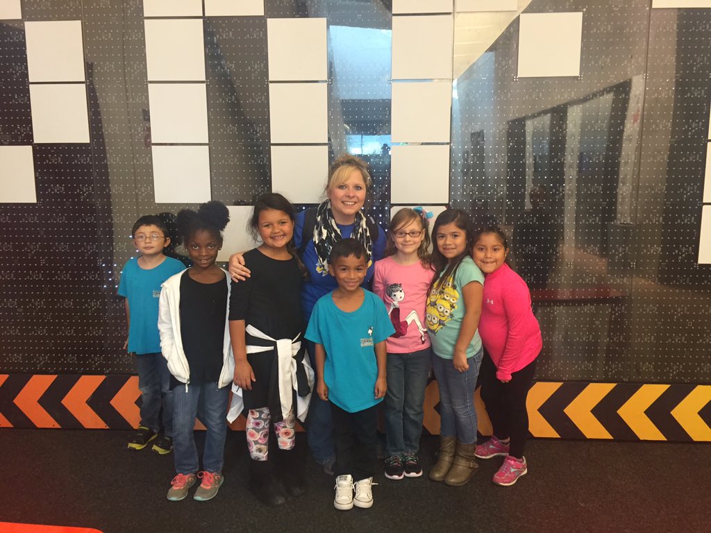 LLong0721's tweet photo. #fieldtrip #hodgesmisd https://t.co/OiZniS9kI5