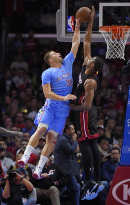 SportsLineNews's tweet image. #Whiteside! The 22 #Million$$ #BlockingMachine in 2016!! @youngwhiteside @BigOShow @AlexDonno @CutlerRidgeLAZ #NBA