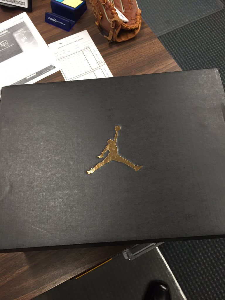 pimoore's tweet photo. You know it's a good day when you get back from lunch and your Nike rep has left this in your desk. https://t.co/BAiA6PCaCP
