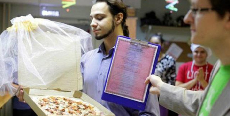 mph951fm's tweet photo. Él se cansó de ser soltero y se casó con una pizza��

https://t.co/0KrHrkCdZX https://t.co/C8SsPYlYf1