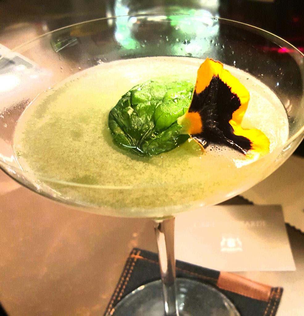 DavidBertellini's tweet photo. Uno straordinario Basil Daiquiri al #Cafe Trussardi #truit #mixology  @TrussardiNews @NokNokitalia https://t.co/3uzaoTo3B4