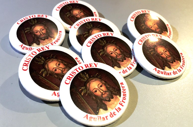centurioncofrad's tweet photo. Chapas personalizadas para la Celebración de Cristo Rey de Aguilar de la Frontera, encarga ya las tuyas !!! RT https://t.co/POKNUzwqGK