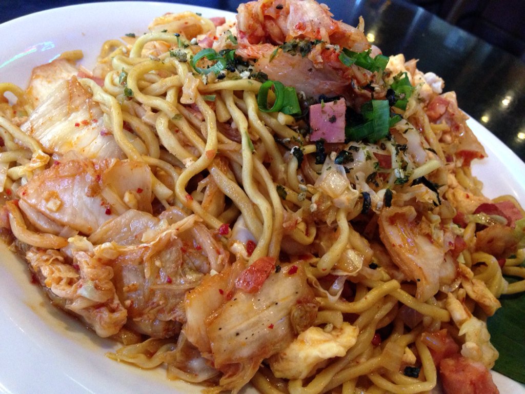 YOU HUNGRY?! It's NATIONAL🍜NOODLE DAY! SPICE♨️UP with our KIM🌶️CHEE FRIED MIN at @BigCityDiner at @KaimukiHi @KailuaNEWS #Pearlridge @WaipioCenter @WindwardMall #BigCityDiner #Kaimuki #WaipioCenter #Kailua #WindwardMall #Noodle #Hawaii #NationalNoodleDay