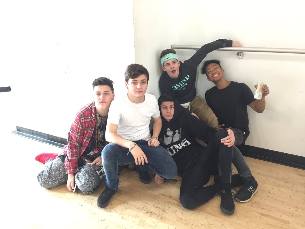 DigiTour's tweet photo. 💙💙💙@TheReal5quad rehearsing for #DigiTourSlaybells❄️rn! So excited for ya'll to see the show🤗https://t.co/RYRs3RjqvK https://t.co/lNYKFK4KKU