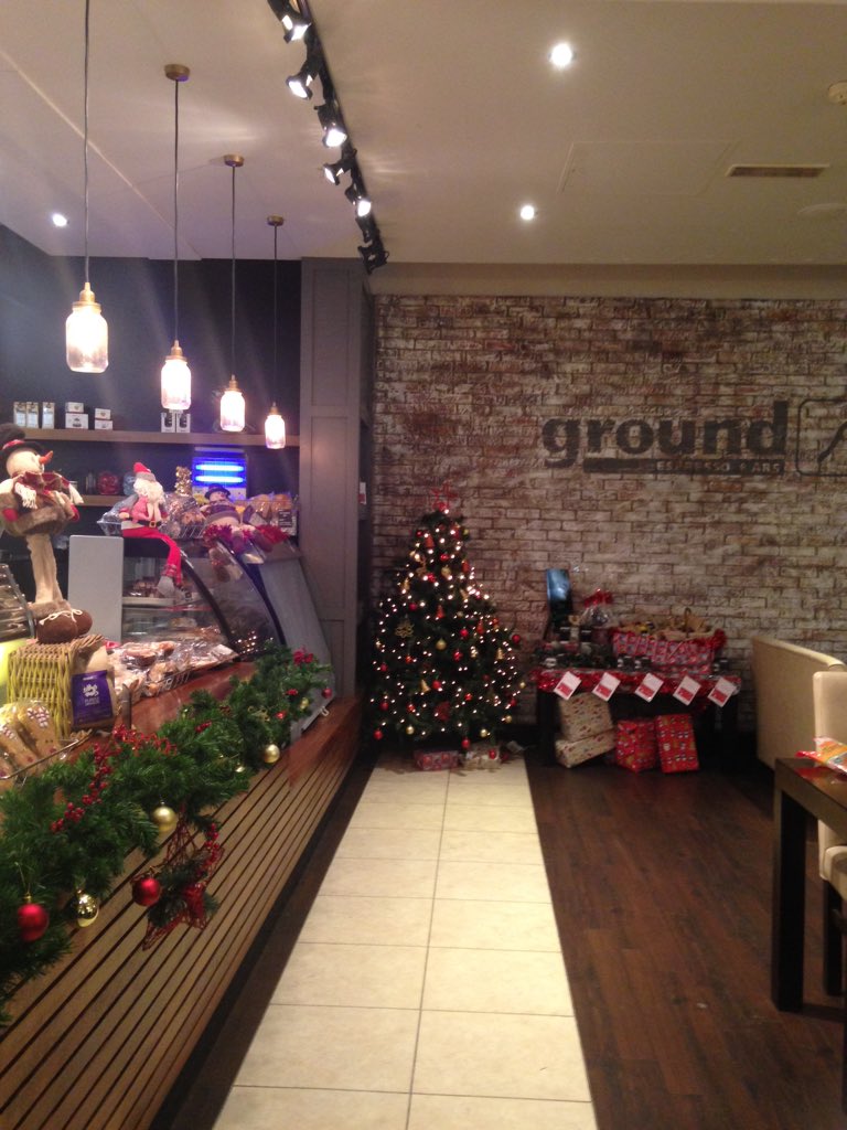 karencollins_79's tweet photo. 'Beginning to look a lot like Christmas' #NEXTDP #Belfast @groundespresso 🎄🎅🏻🎁 https://t.co/KRM0zJFDYd