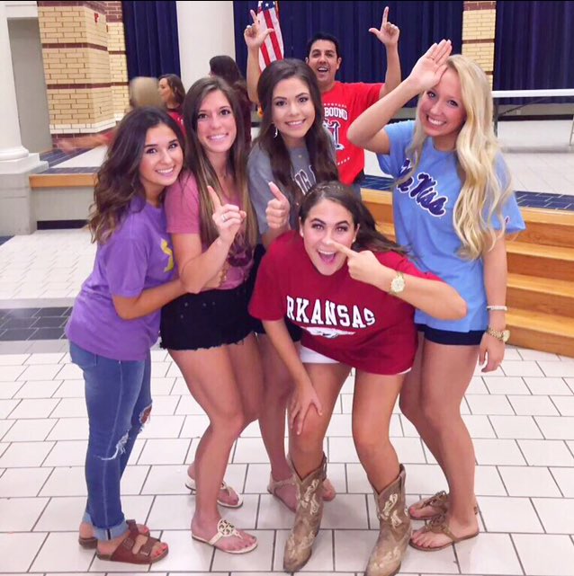 calliecurrin's tweet photo. sos!!!!! 4 whole days till I get to see my bestfriends for the first time in 3 months!!!!!! https://t.co/QpMhcs2M3t