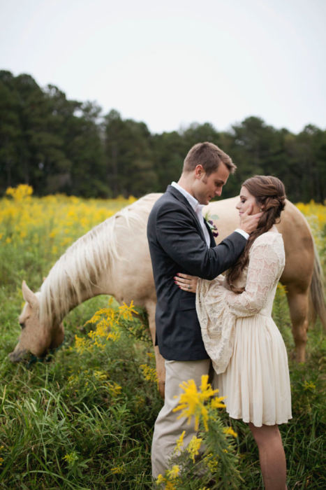 godsgirl8494's tweet photo. Photo shoots with horses are always my favorite! :D https://t.co/jtGmHPSLYE https://t.co/w69MyK1uxe