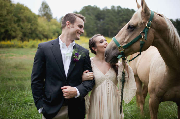 godsgirl8494's tweet photo. Photo shoots with horses are always my favorite! :D https://t.co/jtGmHPSLYE https://t.co/w69MyK1uxe