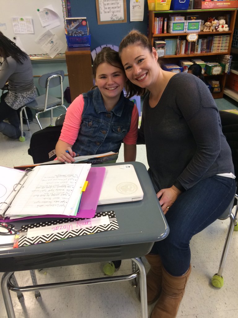 0xEarlineB's tweet photo. Parents came into class today to play #kahoot w their children for #americaneducationweek https://t.co/A1MShIDeqz