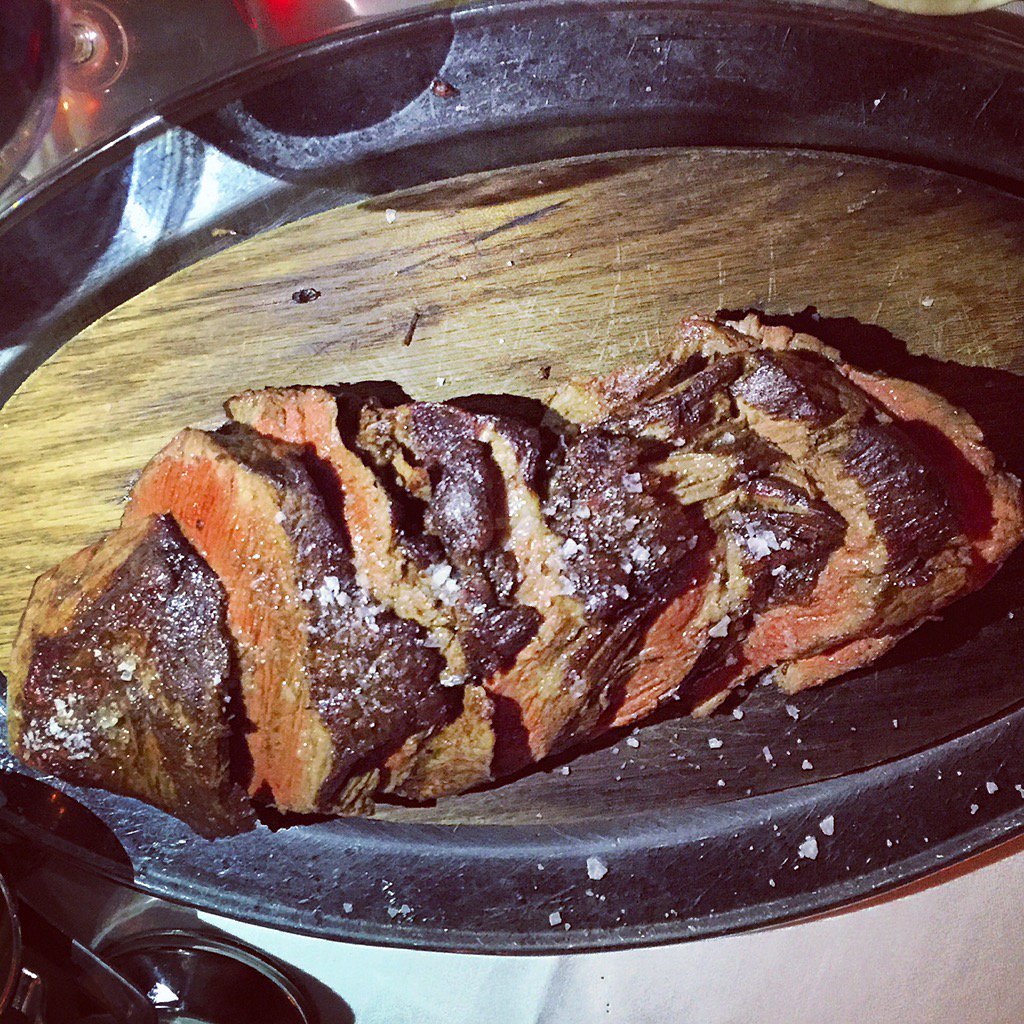 DipsDines's tweet photo. Chateaubriand Stealing the Show @keenssteakhouse 🙌🏽 #steak #NewYork #nyfoodie https://t.co/vlPbgKiF20