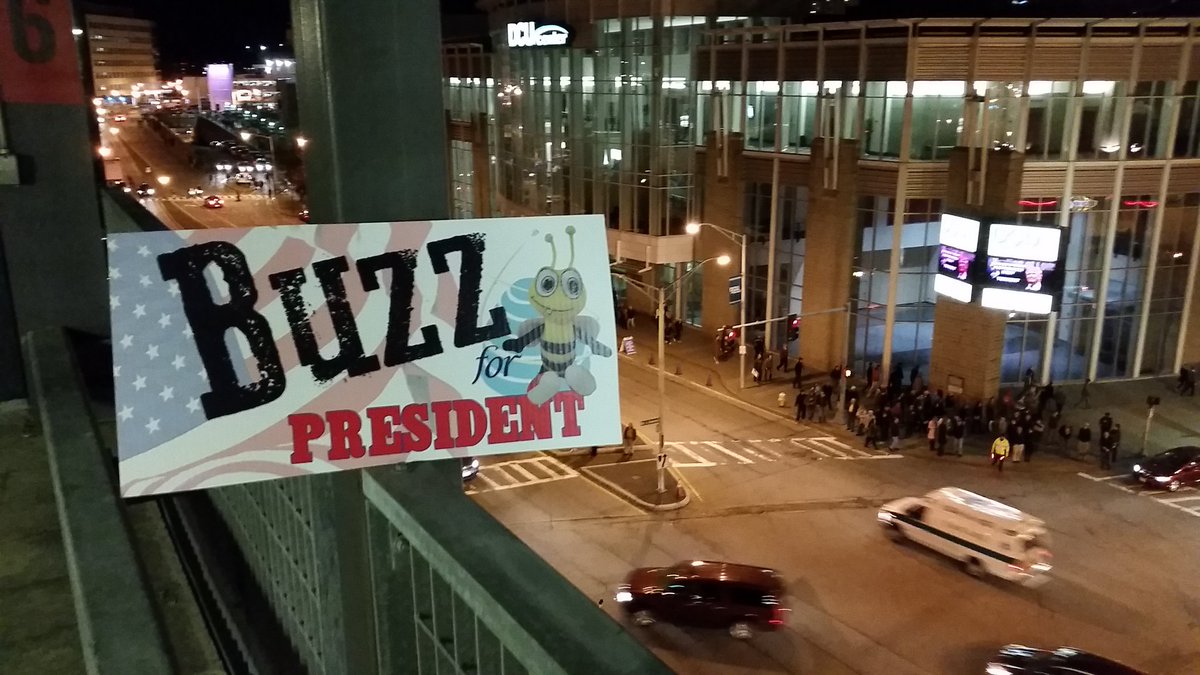 BlueHiveInc's tweet photo. Big turn out at @DCUCenter #Worcester for #BuzzForPresident https://t.co/rzrRCBl0kJ