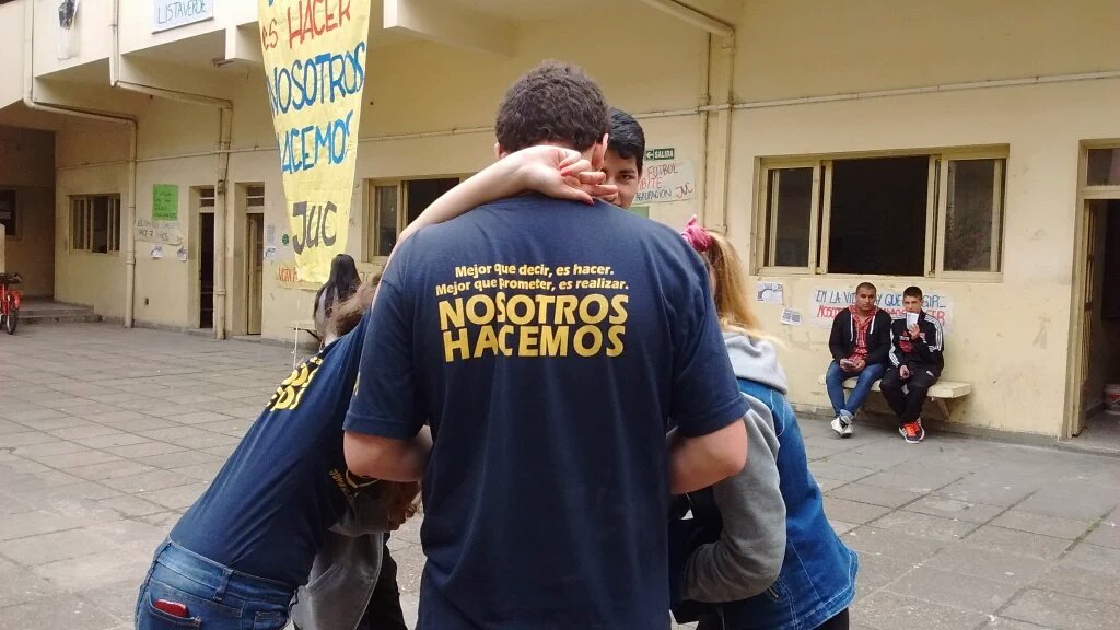 NanoCaraOK's tweet photo. 7 años construyendo sueños, defendiendo la educación pública y el proyecto nacional @Agrupacion_Juc Felicitaciones! https://t.co/ULuDDqH1Tv