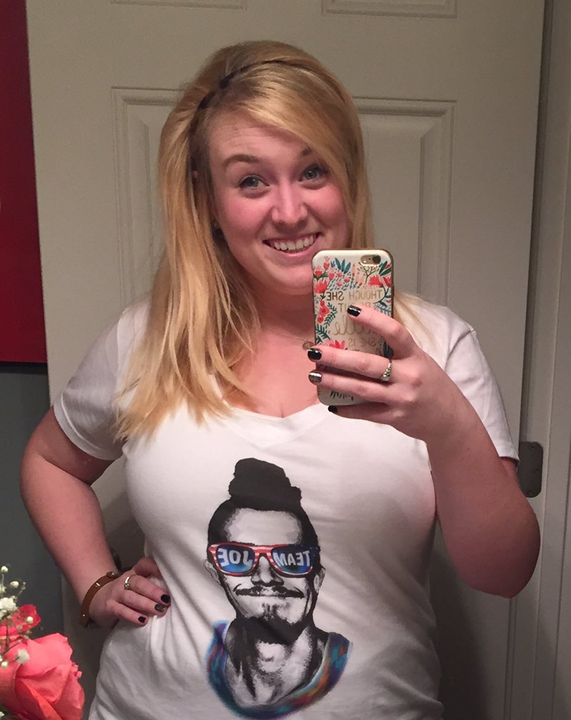 Paige_Roberts4's tweet photo. Forget Pink....on Wednesdays we wear Joe. #teamJoe @Janglim21 #Survivor @Survivor_Tweet https://t.co/aEEN8zvzXY