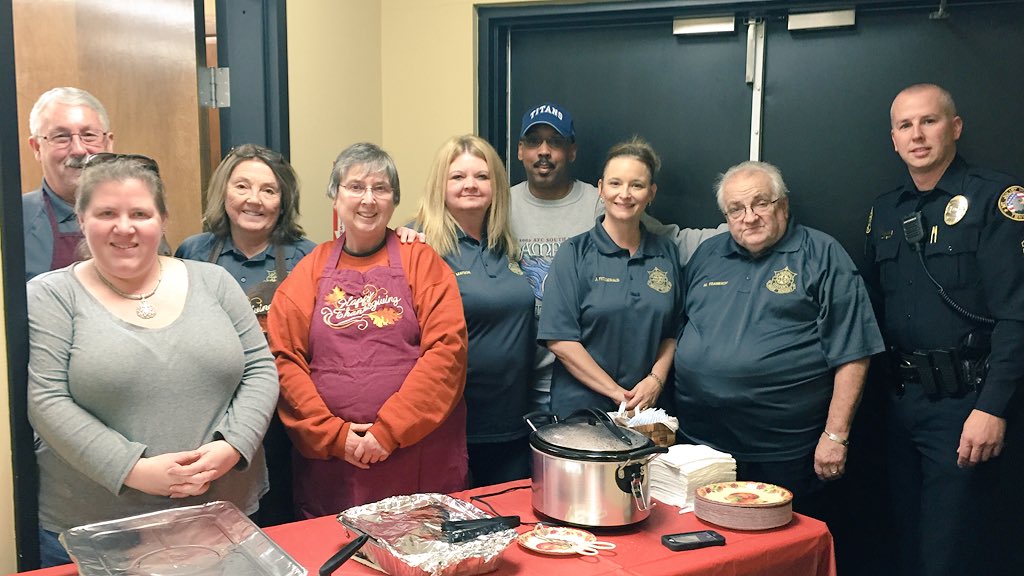 JamesAHambrick's tweet photo. Very thankful of our Citizens Police Academy Alumni, who provided a great Thanksgiving meal to our staff today. https://t.co/dr6pjLyE6l