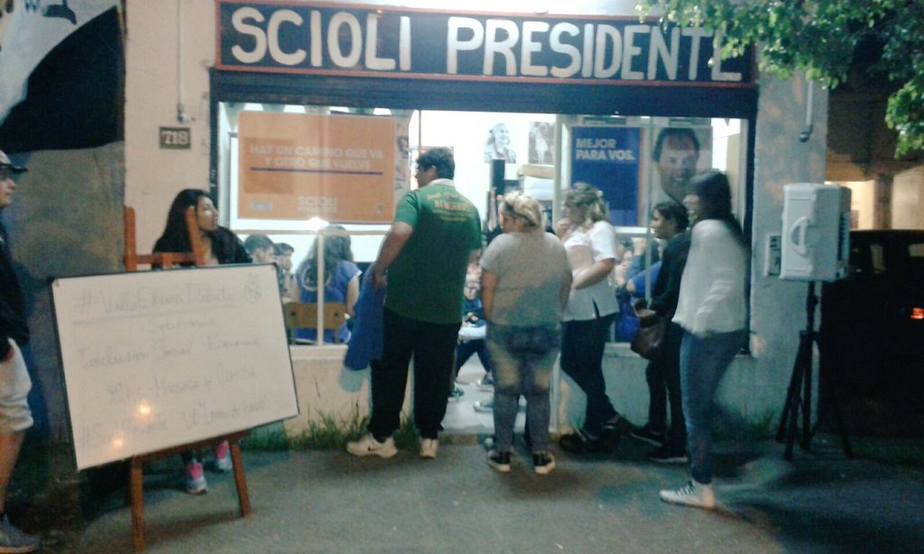 NanoCaraOK's tweet photo. Para seguir conquistando derechos #ScioliPresidente #VillaElviraDebate https://t.co/sqPnuiCsSK