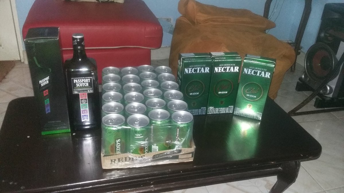 VivianzzMiled's tweet photo. Despedida de Semestre ✌😄🍻 https://t.co/OaJDPl1ZwB