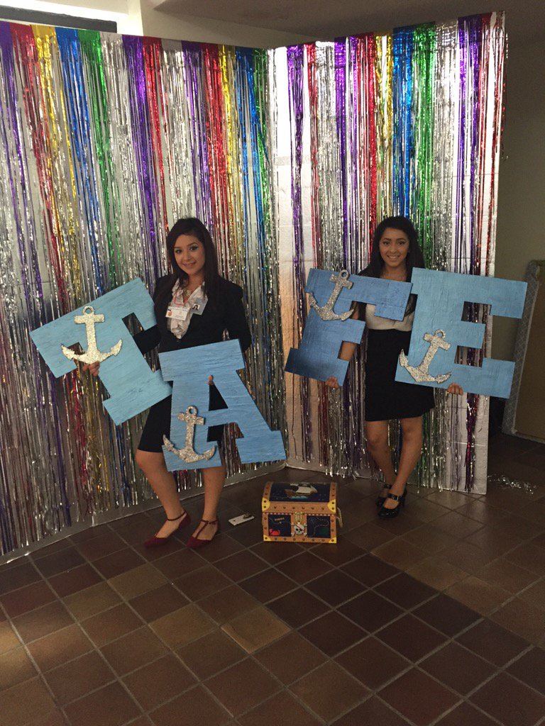 mel_r1823's tweet photo. Had so much fun today at the TAFE Conference!!ππ #rhsteachinginternship @reese_teach https://t.co/j3uE6rIdFk