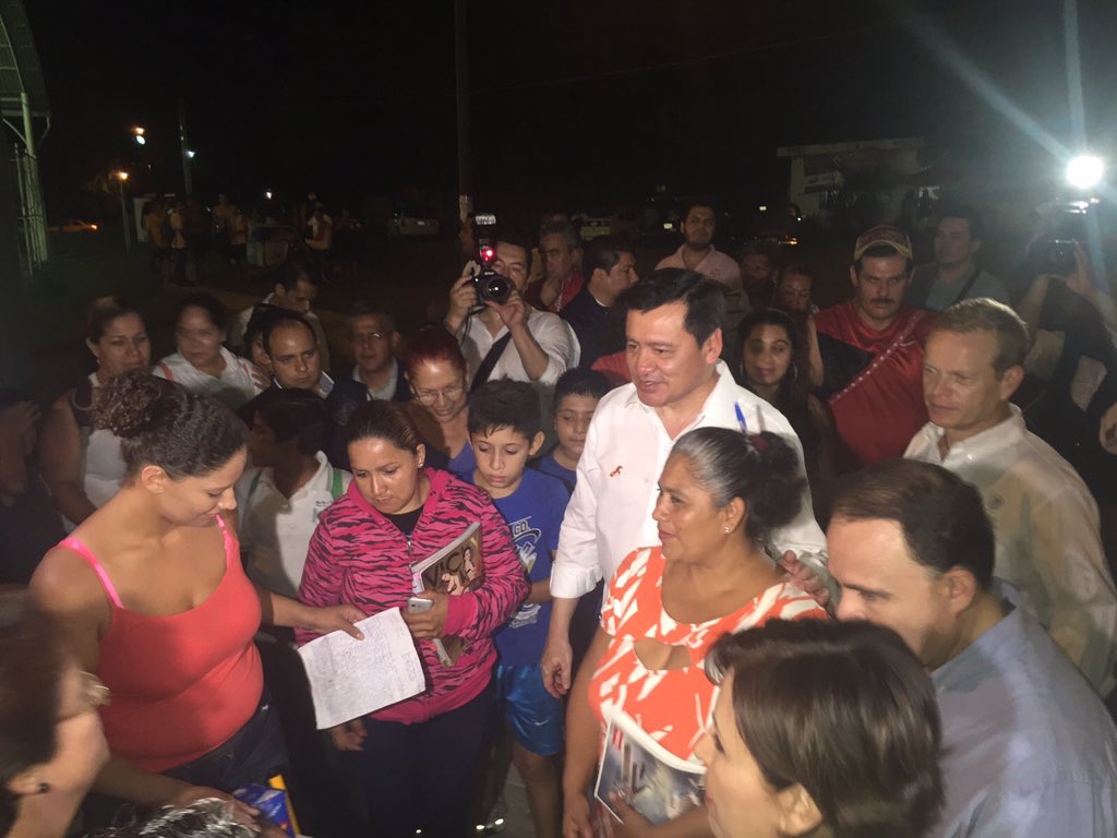 osoriochong's tweet photo. Caminando con las mujeres y escuchando sus ideas para construir ciudades seguras. #EllasSaben https://t.co/r3mnMrgOA6