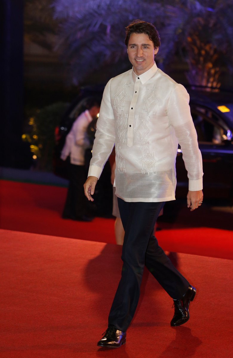 patriciaviray's tweet photo. Enrique Peña Nieto and Justin Trudeau in barong Tagalog. Wew. 😍 #APEChottie #APECbae #APEC2015

(AP Photos) https://t.co/txBz9fwuV5