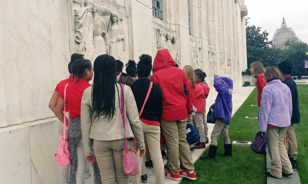 shmsarts's tweet photo. 6th grade at the Folger Shakespeare Library #dcpsarts https://t.co/4oPE4U6BZ8