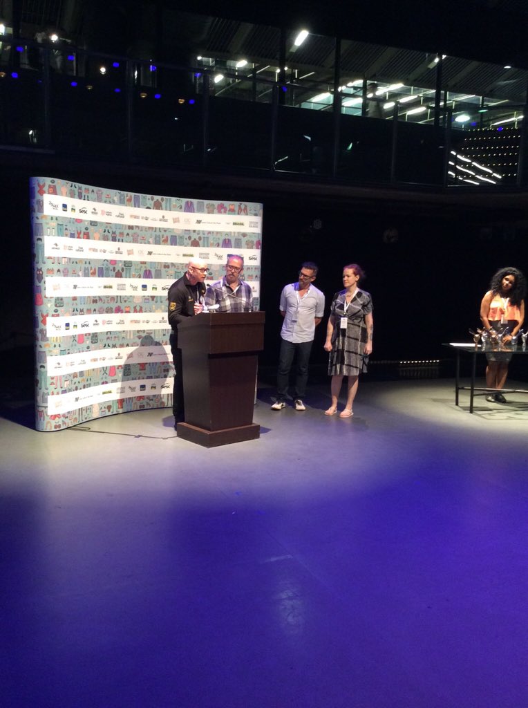 gayblogcom's tweet photo. Buck Angel emocionado recebendo o Prêmio Ida Feldman #festmixbrasil #festmixbrasil2015 #lgbtqi https://t.co/7DFZwgmCbK