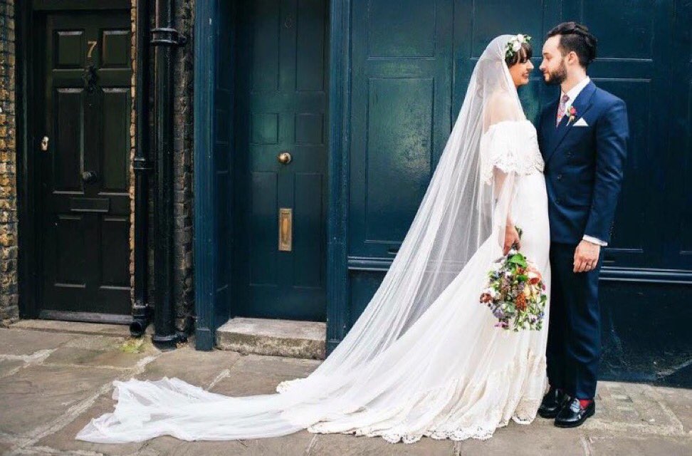KellySpenceWed's tweet photo. Stunning real bride Hannah wearing her bespoke #KellySpence #JulietCap veil  #weddinghour
Photo @EsmeTakesPhotos https://t.co/kEmdEca1sC
