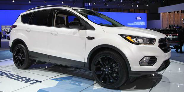 AutoTrader_com's tweet photo. .@Ford's 2017 Escape is the first to use #SYNCconnect tech. #LAAutoShow deets: https://t.co/fIakddDkpL https://t.co/ENHkGIfJun