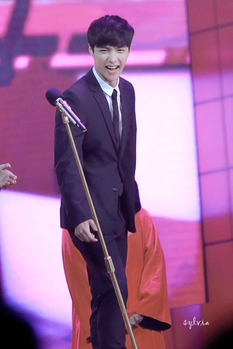 Like_A_Child's tweet photo. Lay in suit 💜 #zyxzjs #lay #exo #zhangyixing #Yixing https://t.co/nOkaFz1bgb