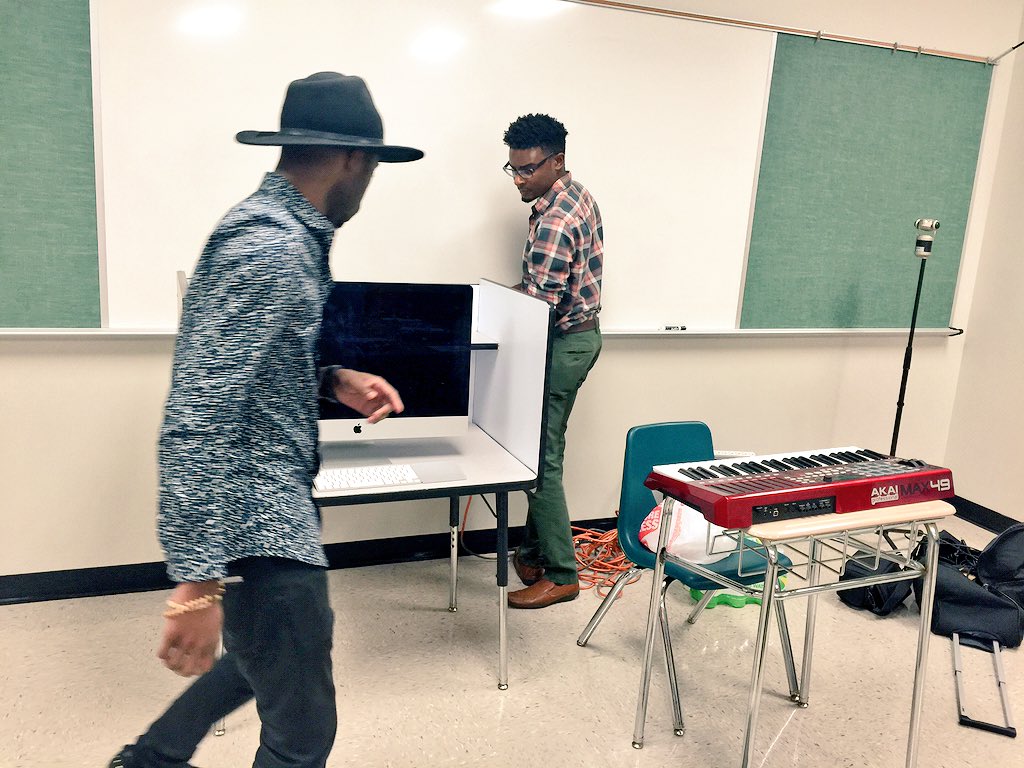 totallyrandie's tweet photo. So excited to be here @NolanRyanJH w/ @thefamecamp for their #STEMulation Program! #education #arts #STEAM https://t.co/h9bm4y6zFe