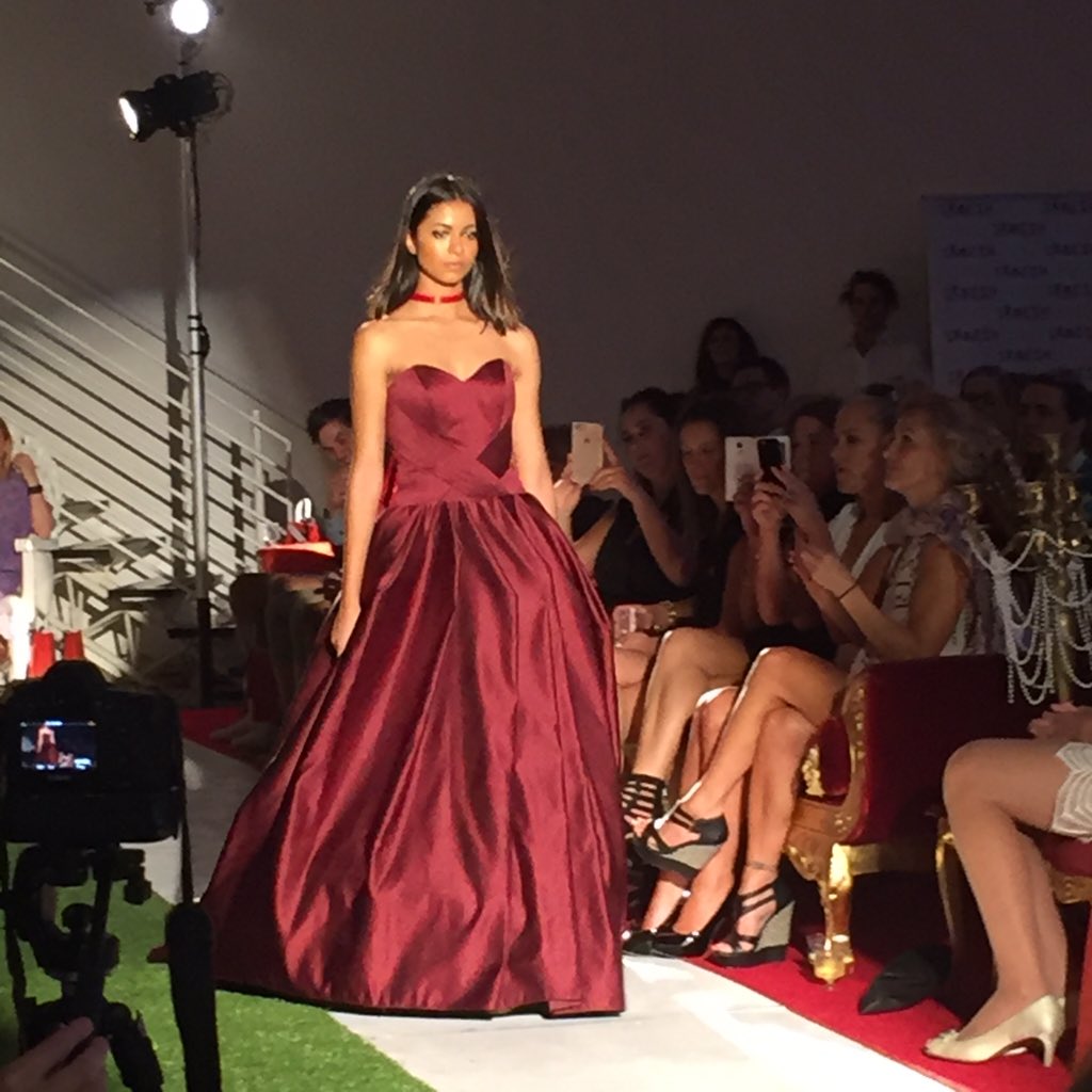 FeastFestival's tweet photo. #JaimieSortino rocking it on The Red Dress runway last night @FILIP_WithAnF #FeastFest #RedDressFF #SoulTrader https://t.co/lAw6K2dEoN