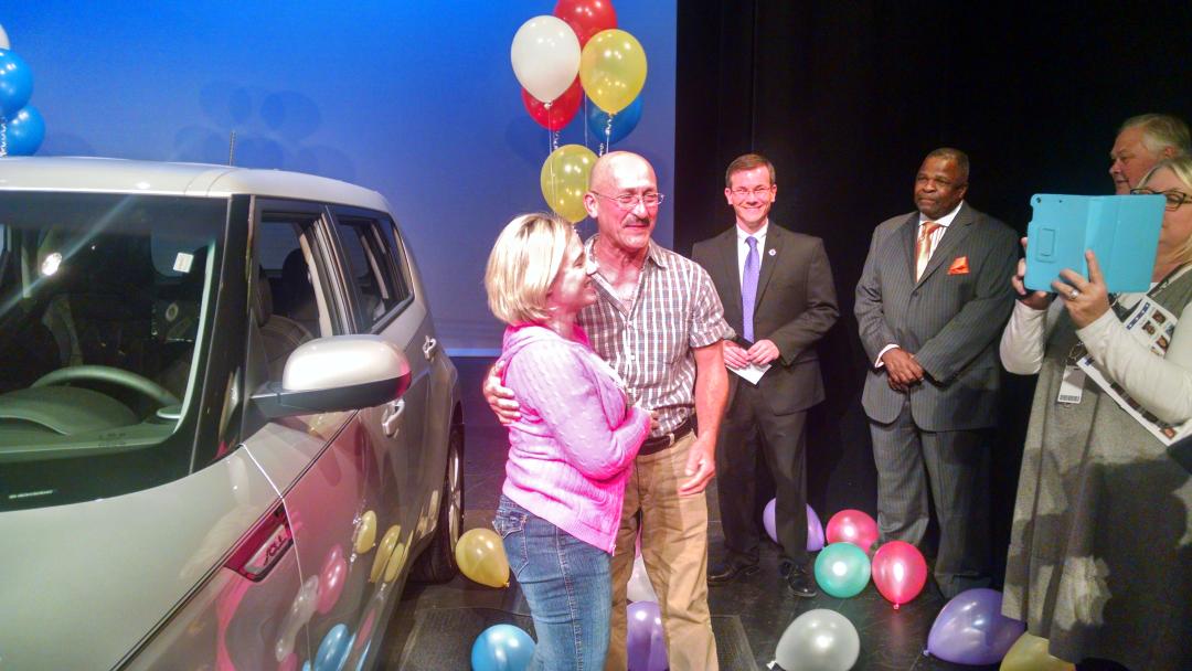 EricWildstein's tweet photo. Julie Shatterly of @wabesselem wins a brand new Kia Soul at Kia Outstanding Educator Awards! https://t.co/OgOxR3BYc2