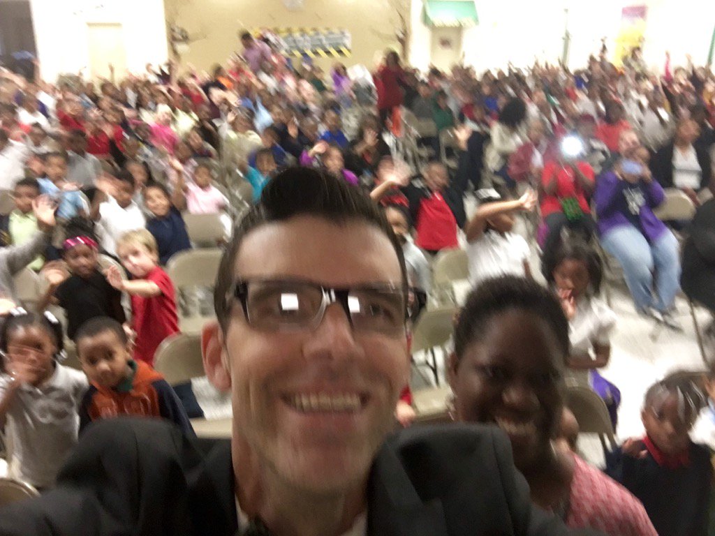 BassettePandas's tweet image. Bassette award ceremony selfie. Love the excitement for learning! #pandasmile #alotofpandas