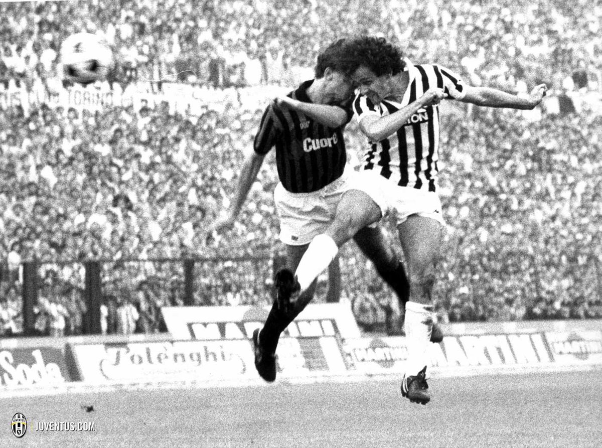juventusfcid's tweet photo. GALERI: #JuveMilan dari tahun ke tahun: https://t.co/PQZ7xfvlI9. Dimulai dari foto hitam dan putih ini. 1/4 https://t.co/575OiZAQmn