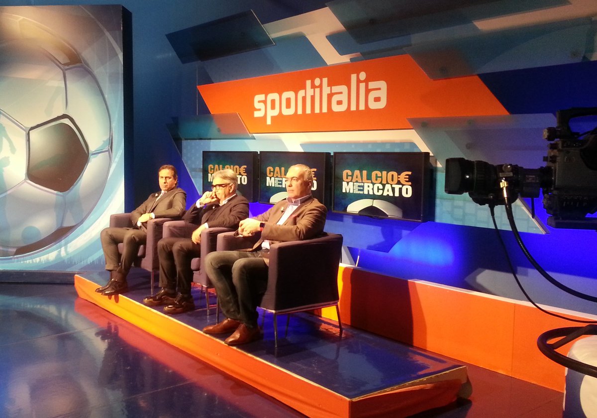 tvdellosport's tweet photo. Anche stasera grandi ospiti a #calcioemercato! @G_Paparesta  e Vrenna risponderanno alle vostre domande! https://t.co/2XvI874y4c