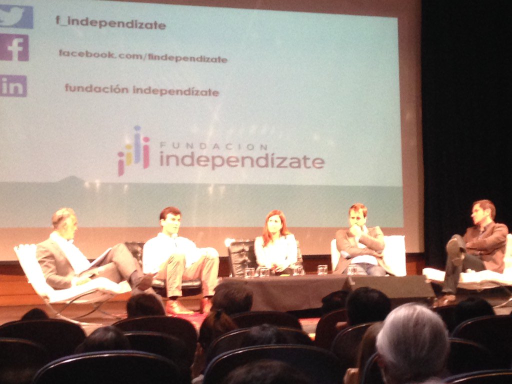 Love2Light_'s tweet photo. En graduación de la Novena Generación de @F_Independizate #independizate https://t.co/WrDOOx5ev3