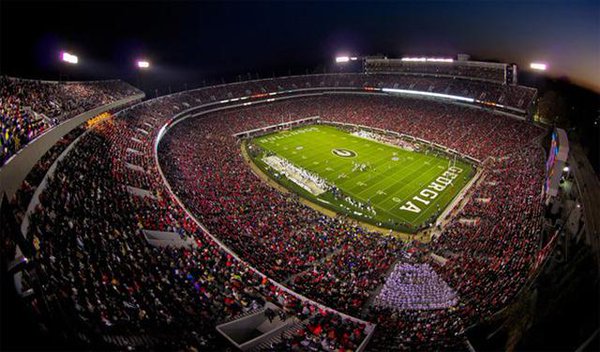 Top 5 College Football Stadiums 🏈 » broscussion.com/top-5-college-…