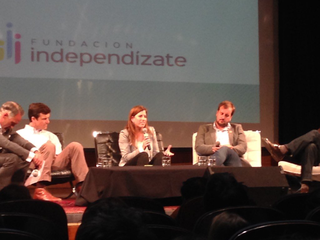 Love2Light_'s tweet photo. Susana Sierra, Directora Ejecutiva de @F_Independizate, expone en panel de empendimiento  #independizate https://t.co/7A6MFRIPNY