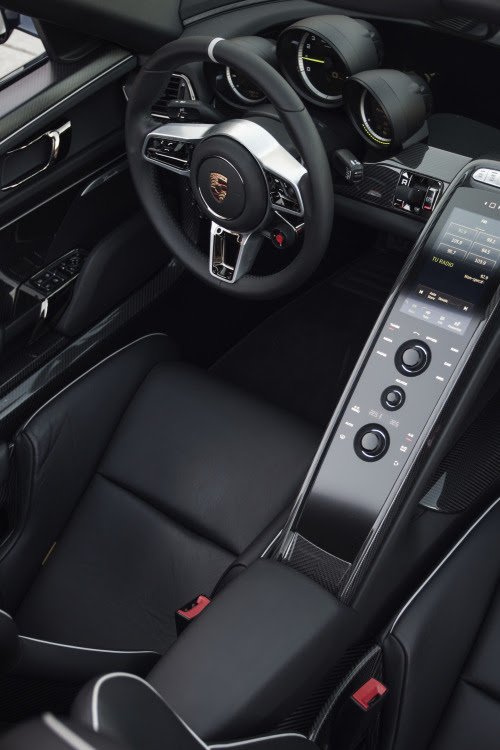 CURATEDusa's tweet photo. Porsche 918 Spyder #WednesdayWant https://t.co/4bMSSMDUJb