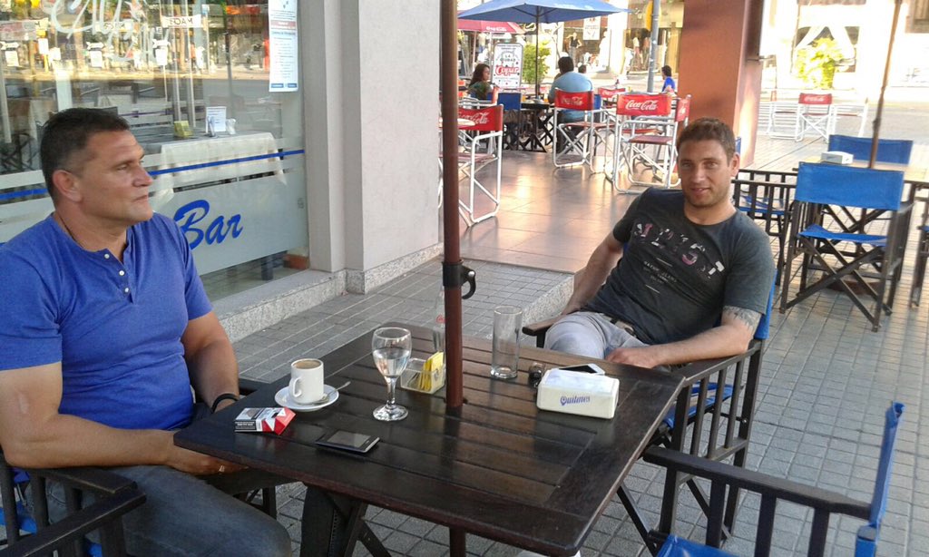 LuchoOlivero84's tweet photo. Sialle y Juan Pablo Francia reunidos en pleno centro de San Francisco.. Vuelve el 10 a Sportivo Belgrano?? https://t.co/wBEPaG3oR7