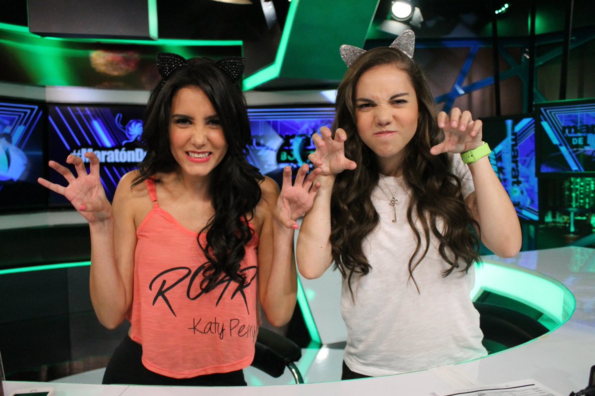 telehit_musica's tweet photo. Sigue disfrutando de buena música en compañía de @barbaraig y @Ceci_Flores #MaratonDeBoletos https://t.co/HwIvzbrZ6e