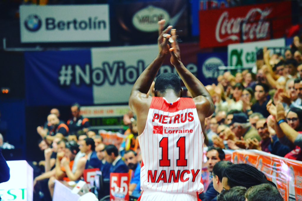 Rociojorda's tweet photo. Volvió @flopietrus y la Fonteta le recordó que no están solos🙌🏼 https://t.co/cC0cY3H9Wx