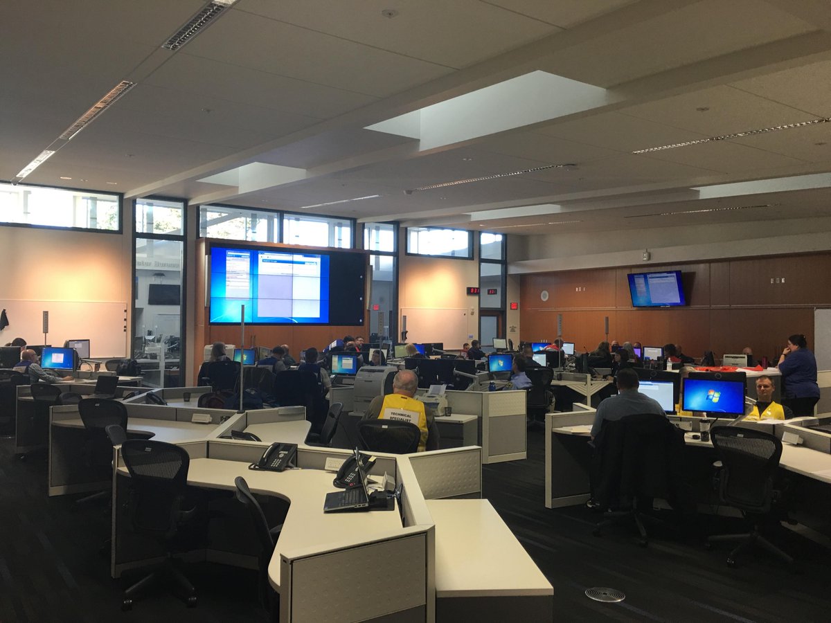 MultCoARES's tweet photo. MultCoARES volunteers participated in @PortlandBEM earthquake exercise today, handling radio traffic from NET teams. https://t.co/4Jx2mE298e