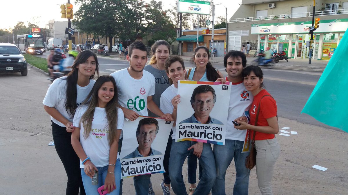 florojedaok's tweet photo. Estamos en Armenia y J. R. Fernández #SumateAlCambio https://t.co/YFjvsY5lNd