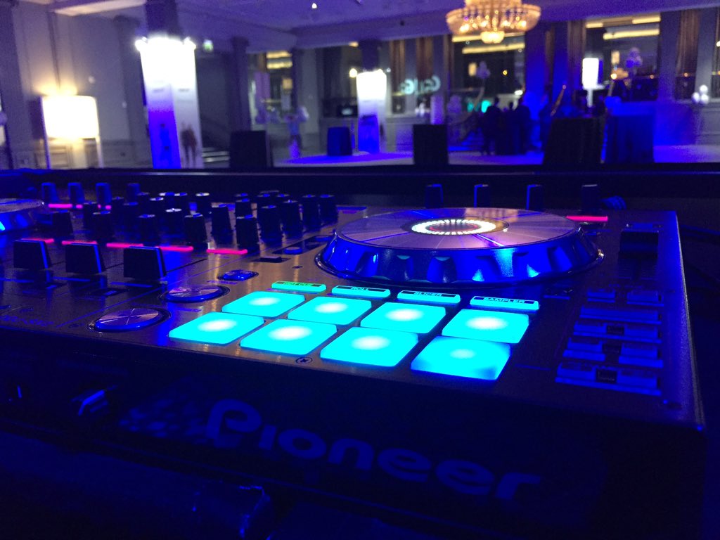 P2Barrion's tweet photo. All setup &amp; ready to go @Grosvenor_House with @therevuemusic #ballersounds #eightraymusic #djlife #london https://t.co/H7J6S493vM