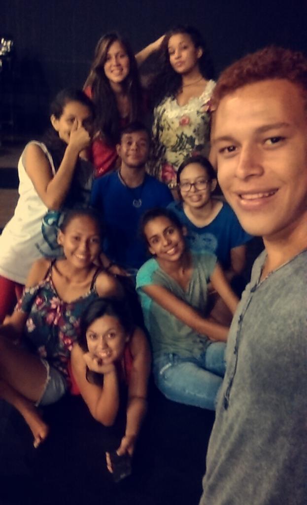 Davidbgborges's tweet photo. Vamos que vamos ..kkkk galera do teatro ⛪🎭🎭🎭 https://t.co/EQivS20Apc