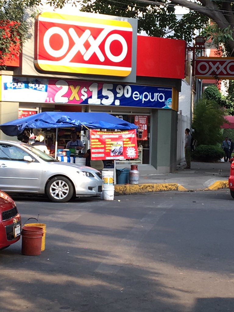 Norivelasflhe's tweet photo. @DelegacionBJ @ruizhealy y siguen los puestos recorriéndose de calle en calle. Ahora en Patricio Sanz https://t.co/8PkXw7LK5f