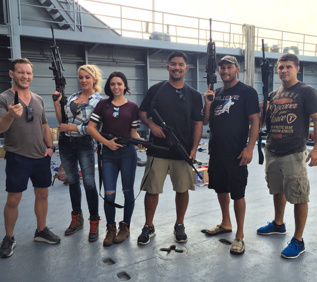 EmilyMillerLV's tweet photo. My squad at Camp Patriot today! Locked &amp; Loaded! (or not) 🇺🇸🇺🇸 #kuwait #camppatriot #lsv #mmatour #mma #army #usarmy https://t.co/1OkH0ZgKZg