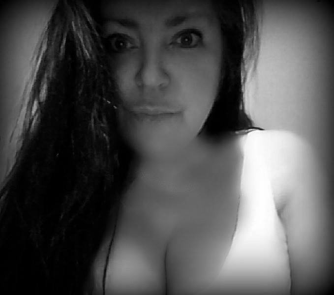 ChitownCari's tweet photo. #follow #me #HappyHumpDay #kisses https://t.co/suMtbf4E5f
