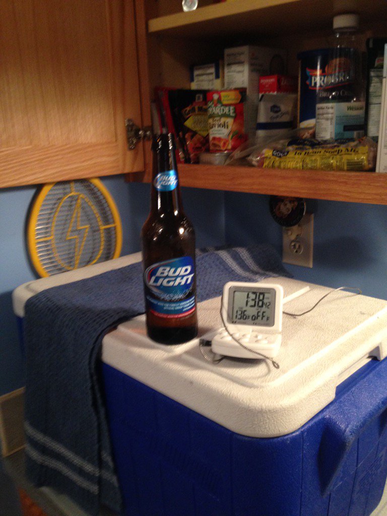 nicoloro14's tweet photo. Hunting camp cookin a venison roast in a cooler #sousvide https://t.co/kbiC9DoToH