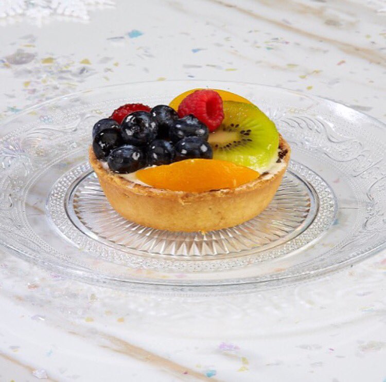VanderpumpBH's tweet photo. Show off your baking skills this holiday season! Serve 'em up on our collection! https://t.co/ZzapDdoj89 https://t.co/L8Ps8KhH4m